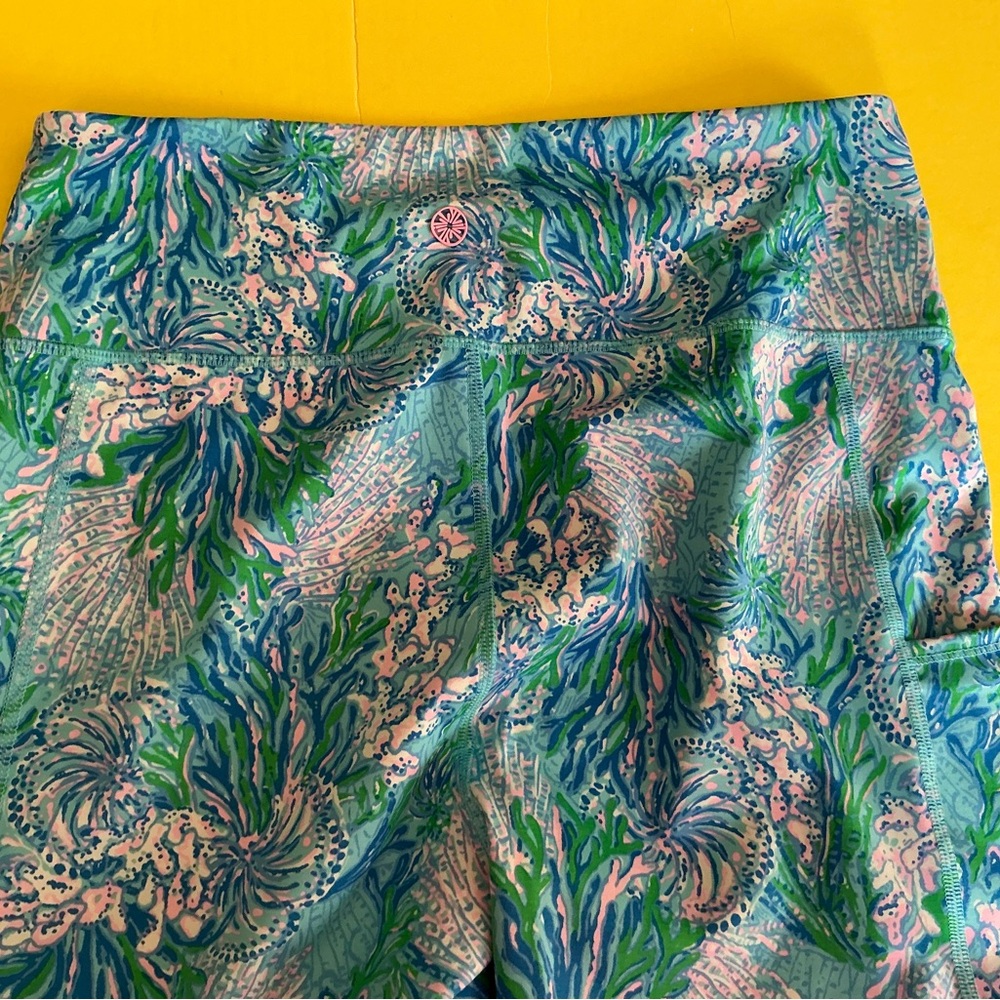Lilly Pulitzer Luxletic leggings in Los Olas Aqua Strong Current Sea print large - Picture 4 of 5